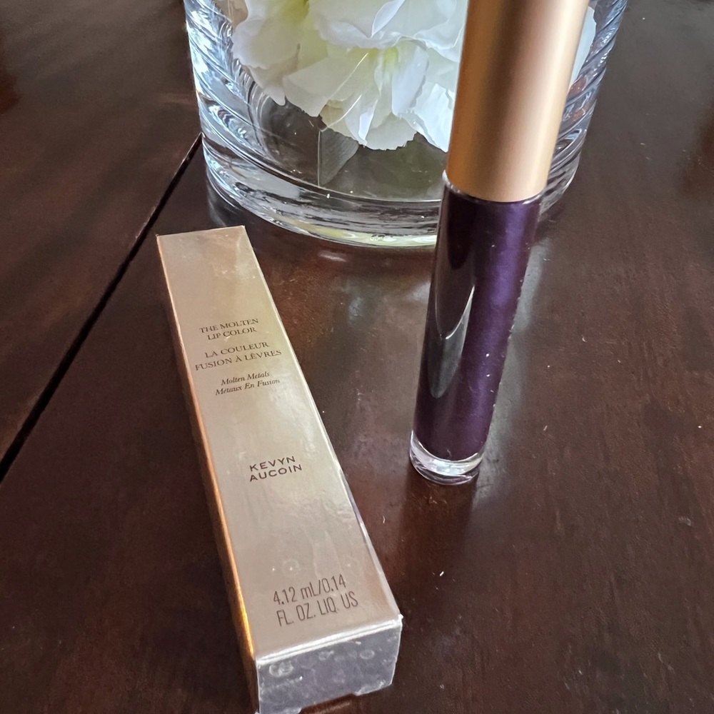 Kevyn Aucoin The Molten lip colour in Carbon
